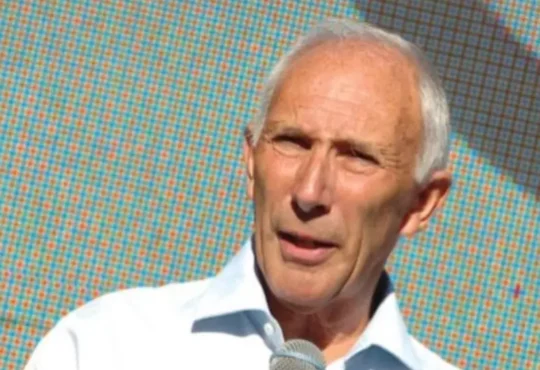 What is the Salary of Phil Liggett? Estimated Net Worth 2024